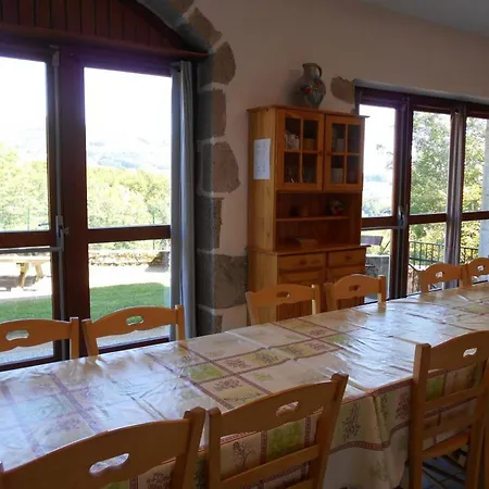 Montagne Bourbonnaise 12-14 Pers, Animaux Autorises *